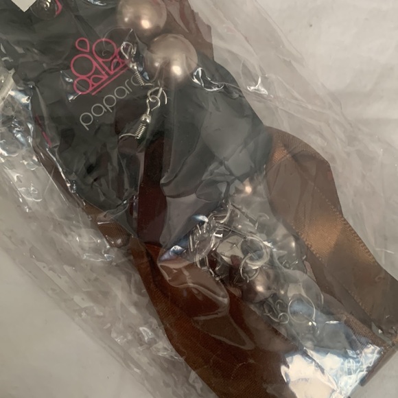 Brown Trimmings Pearl necklace and earrings -paparazzi - Picture 4 of 4